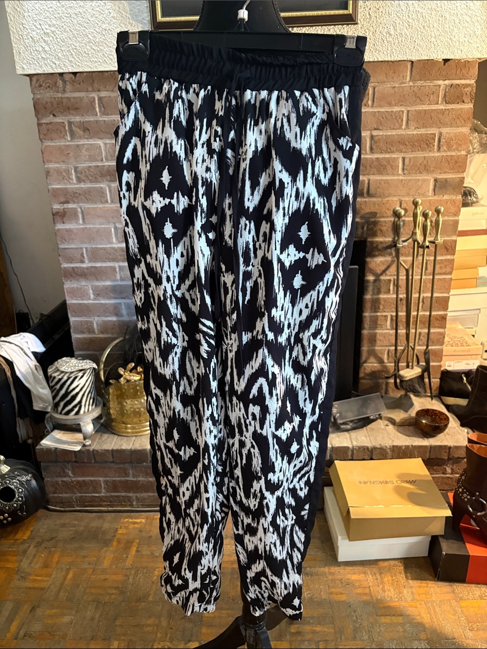 Rue21 Black & White Ikat Jogger Pants